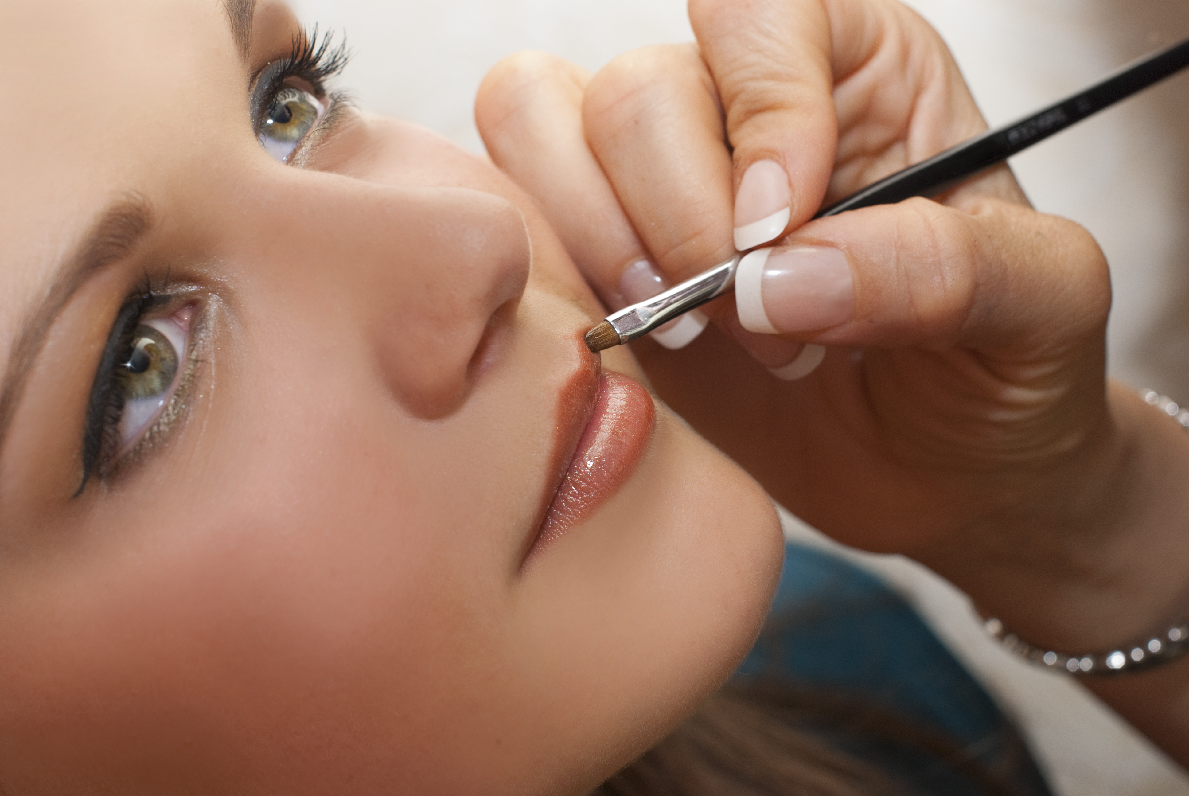 Cómo limpiar los pinceles de maquillaje? Hazlo tú misma, aerosol desinfectante  para aplicadores de maquillaje