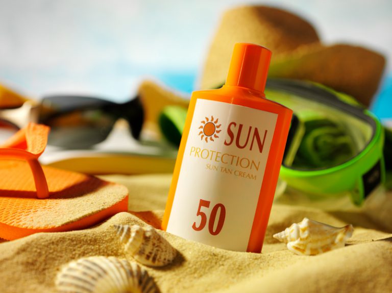 Como tomar el sol correctamente. Los protectores solares, vitamina D y otros consejos para protegerte de la radiación solar